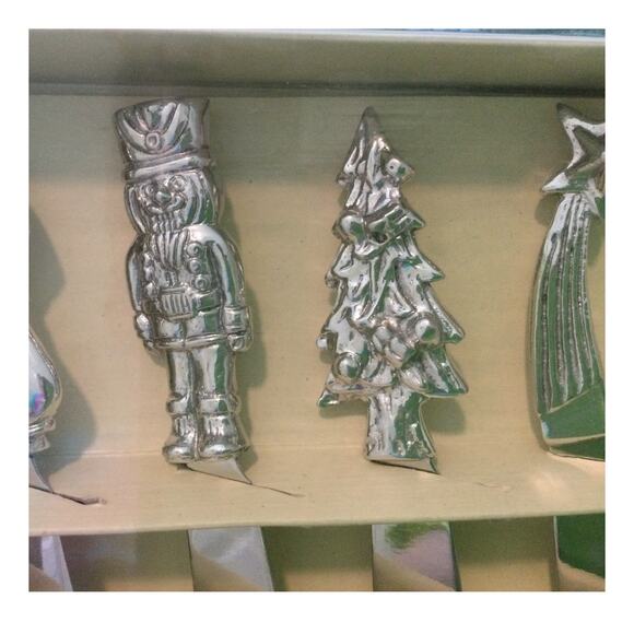 Set of 4 Christmas Holiday Canape Knives NIB - Picture 4 of 7